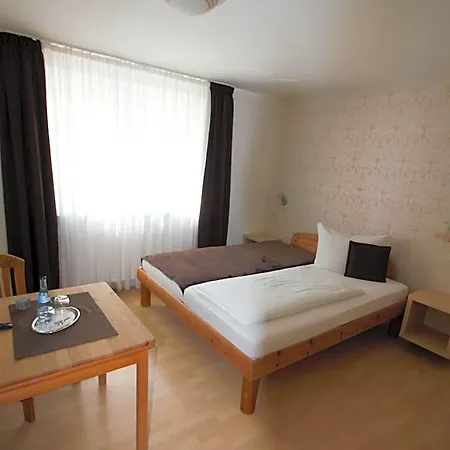 Wirtshaus Krone Otel