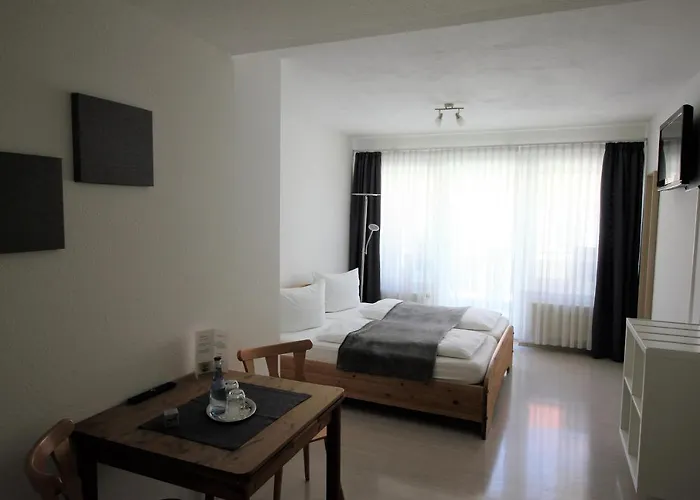 Wirtshaus Krone מלון